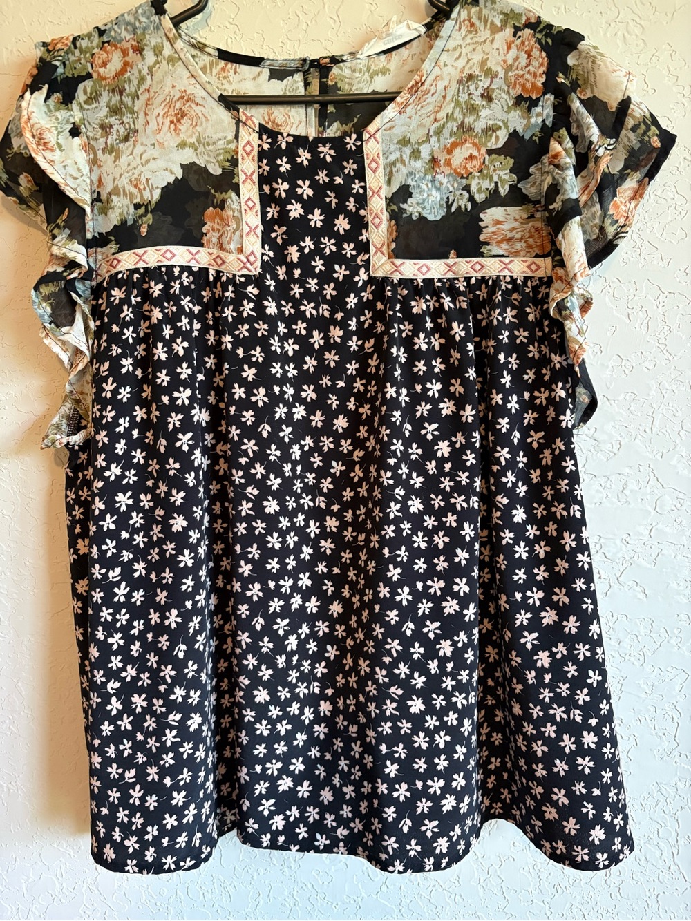 entro Black Floral & Cream Ruffle Sleeve Top